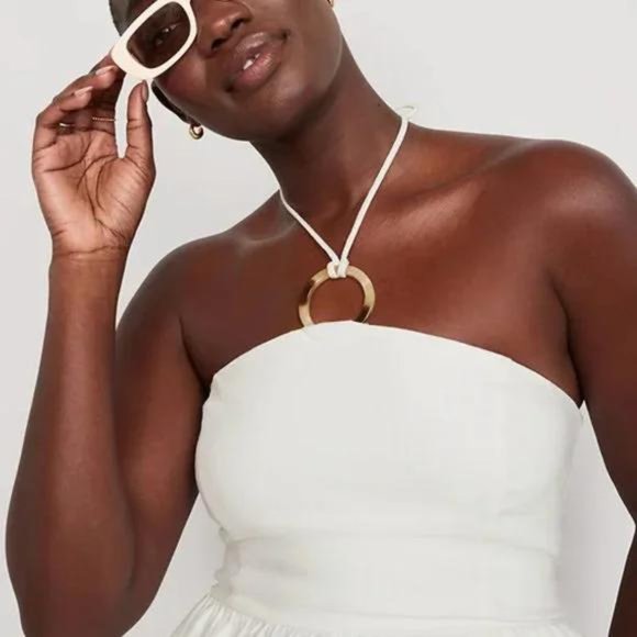 New  Old Navy Linen-Blend O-Ring Halter Romper for Women -- 3.inch inseam - Picture 6 of 8